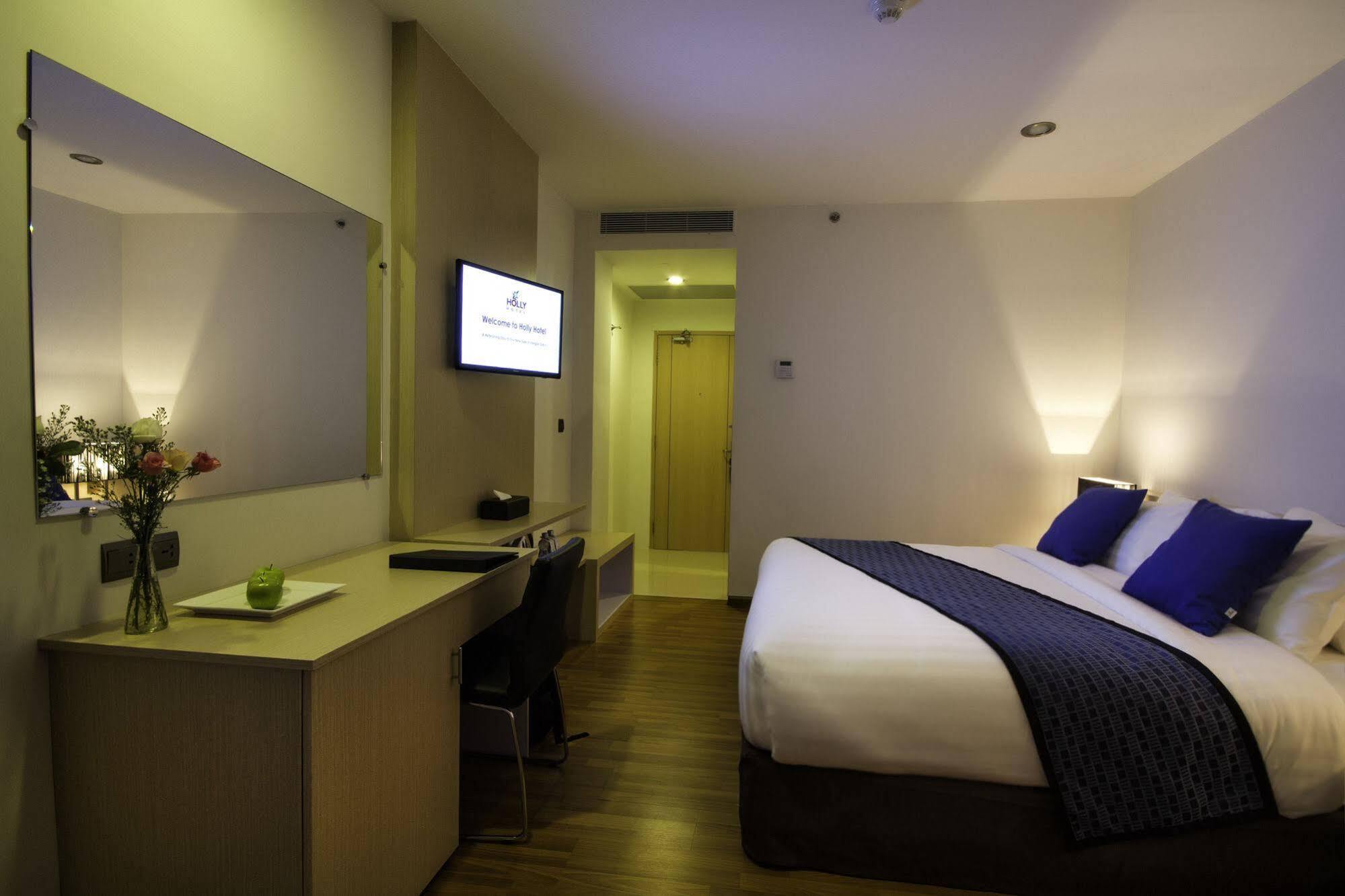 Holly Hotel Myanmar Янгон Екстериор снимка
